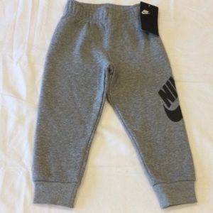 NWT Size 3T Nike thick sweatpants
